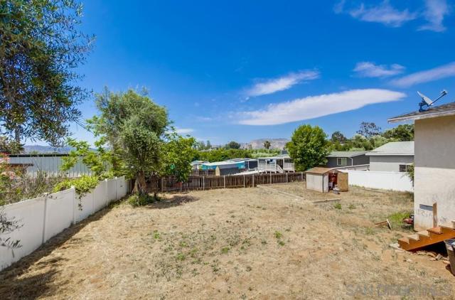 12224 Lemon Crest Drive, Lakeside CA: https://media.crmls.org/mediaz/052aa2a6-5e12-41c3-9d50-c3562c51f732.jpg