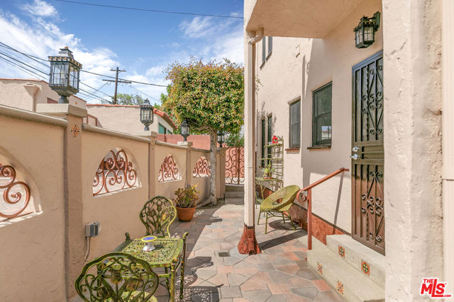 1557 S Genesee Avenue, Los Angeles CA: https://media.crmls.org/mediaz/052ab28a-c9b2-4424-b2d9-f9ffb545d438.jpg