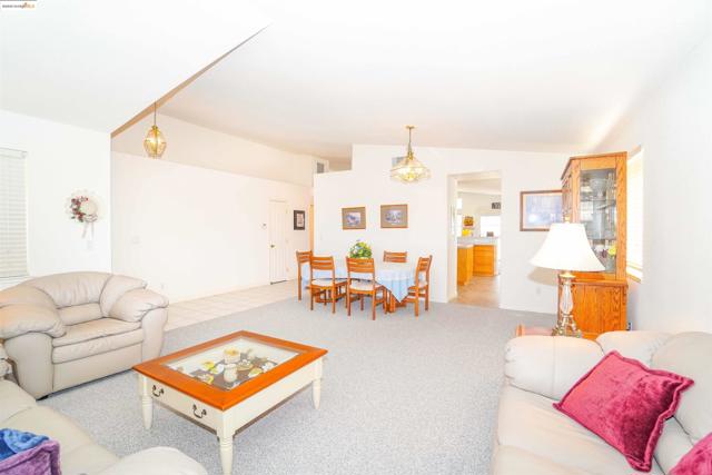 5402 Navajo Ct, Antioch CA: https://media.crmls.org/mediaz/052b2d4d-c916-424f-a40c-fedc91e692f3.jpg