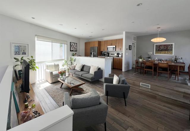 Detail Gallery Image 6 of 26 For 2851 N Buzz Ct, Los Angeles,  CA 90039 - 2 Beds | 2/1 Baths