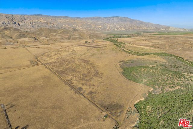 13750 Cuyama Highway, Cuyama CA: https://media.crmls.org/mediaz/052bf979-35f0-420d-8fb5-bac49aefa42d.jpg