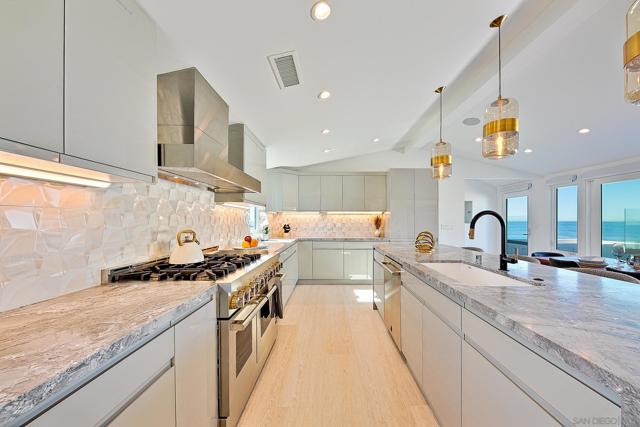 303 Sea Lane, La Jolla CA: https://media.crmls.org/mediaz/052bfd5a-381f-41b7-83f6-af95e50a3d90.jpg