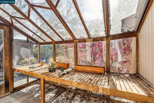2160 Ridgewood Rd, Alamo CA: https://media.crmls.org/mediaz/052c23cc-3138-41c4-b257-6b1ac72ffad1.jpg