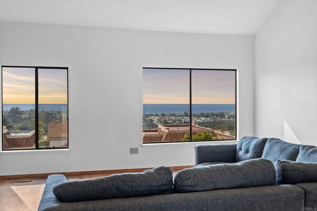 Detail Gallery Image 12 of 24 For 1748 Gascony Road, Encinitas,  CA 92024 - 3 Beds | 2/1 Baths