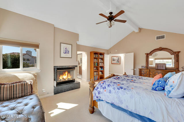 4542 Skidmore Court, Moorpark CA: https://media.crmls.org/mediaz/052c7c55-080e-40c0-8bab-3dd954403412.jpg