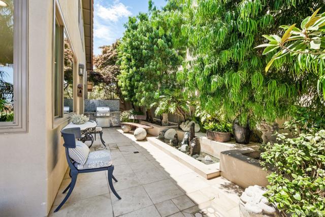 2885 Caminito Merion, La Jolla CA: https://media.crmls.org/mediaz/052c9b85-675e-483a-94e4-319c47d7a481.jpg