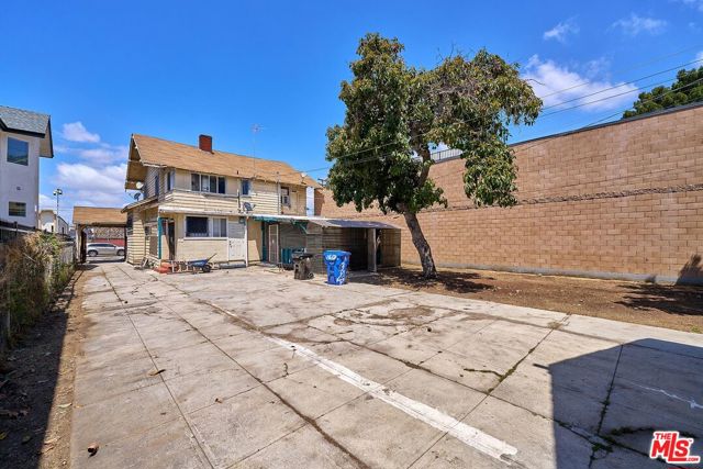 1612 Arlington Avenue, Los Angeles CA: https://media.crmls.org/mediaz/052cb198-3fde-4a00-aa39-73e299410a1d.jpg