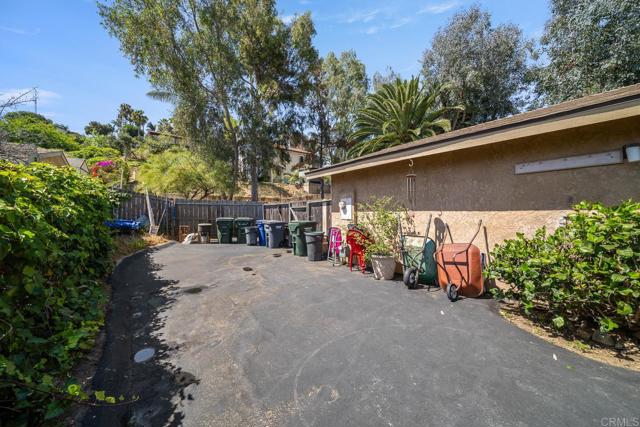 905 Discovery Street, San Marcos CA: https://media.crmls.org/mediaz/052d47d3-bf26-4a54-abed-10e718dac337.jpg