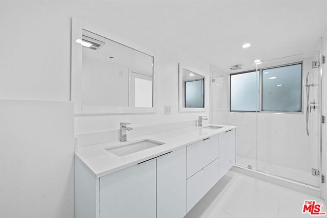 621 N Kings Road, West Hollywood CA: https://media.crmls.org/mediaz/052db964-56dd-448f-803e-d0fcaf8c0adb.jpg