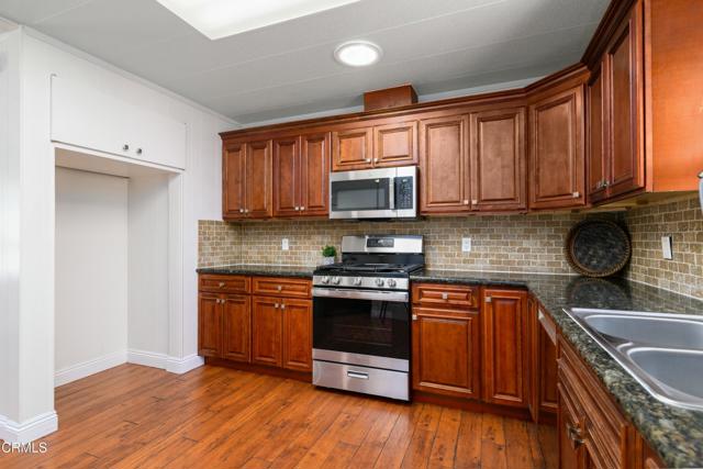 19 Faulkner Court, Ventura CA: https://media.crmls.org/mediaz/052de350-5319-42b5-906d-8327a1161380.jpg