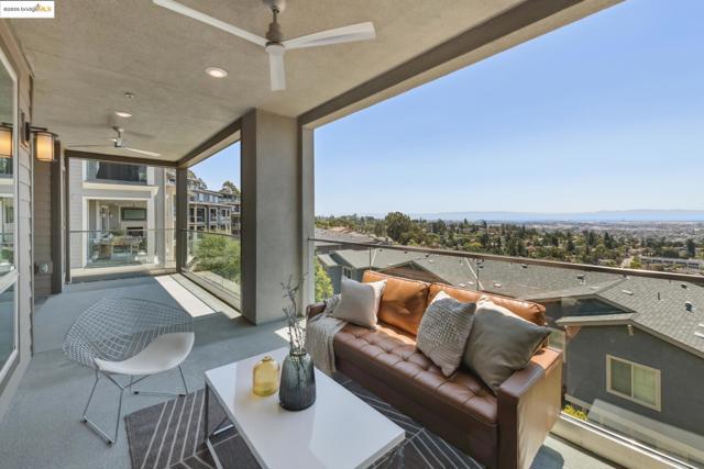 6757 Skyview Dr, Oakland CA: https://media.crmls.org/mediaz/052df808-2a90-4e3a-9114-14af4688694c.jpg