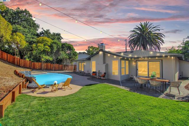 3613 perada dr, Walnut Creek CA: https://media.crmls.org/mediaz/052e0ca8-b3ac-4845-846e-2e8d0e852891.jpg