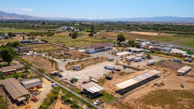 8440 Lovers Lane, Hollister CA: https://media.crmls.org/mediaz/052e932d-9a86-4ea7-b38f-9c6239bde126.jpg