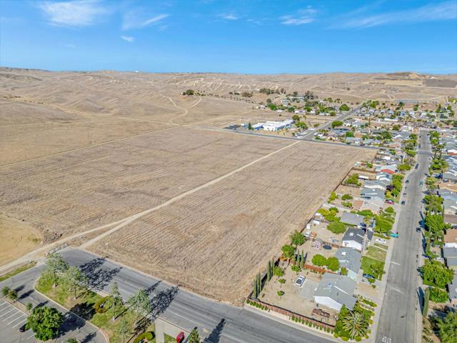 101 Amador Street, Avenal CA: https://media.crmls.org/mediaz/052eb111-081a-4838-b7e6-bf0455f3e97d.jpg