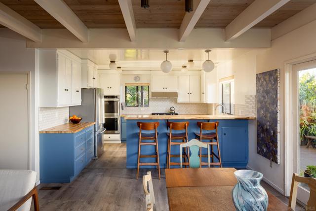 364 Bellaire Street, Del Mar CA: https://media.crmls.org/mediaz/052ebae8-40aa-4beb-9a05-05b183cfcf15.jpg