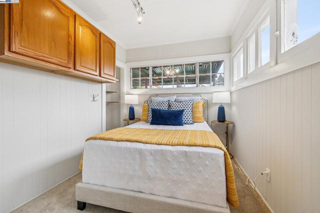 545 Central Ave, Alameda CA: https://media.crmls.org/mediaz/052f5798-e80e-486e-82bc-fea306a59a6e.jpg