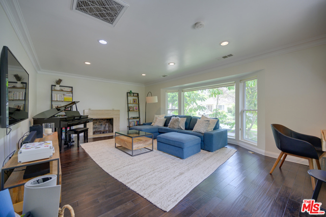 Image 5 of 41 For 2241 Beverly Drive