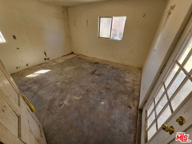 9646 Blackhawk Trail, Lucerne Valley CA: https://media.crmls.org/mediaz/052fd7bb-c008-45c9-ac55-e482fa9cb6c3.jpg