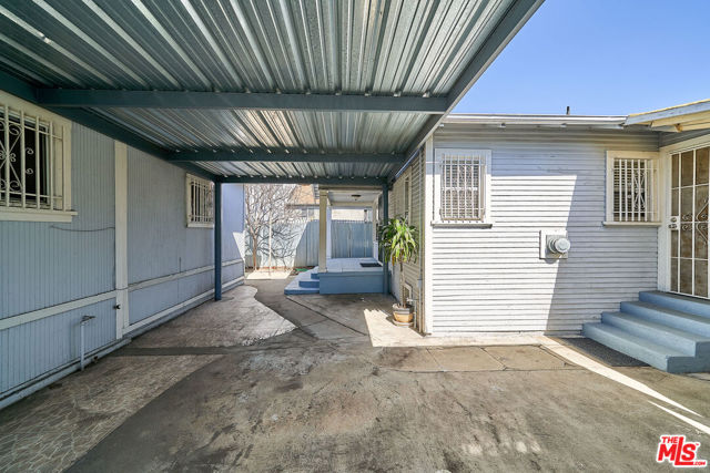 1224 Dewey Avenue, Los Angeles CA: https://media.crmls.org/mediaz/05300544-5b26-4b93-b84e-fef302dd94a8.jpg