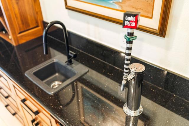 321 Pine Forest Drive, Aptos CA: https://media.crmls.org/mediaz/05303557-718d-4833-a0e5-26973e2f1184.jpg