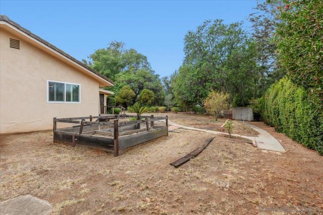 13128 Via Del Toro, Poway CA: https://media.crmls.org/mediaz/053052b9-4b42-40c8-90bd-79cb42fa5b7e.jpg