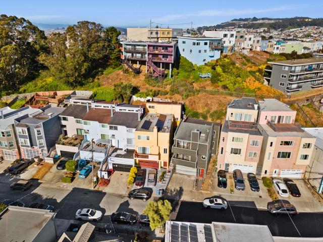 97 Santa Barbara Avenue, Daly City CA: https://media.crmls.org/mediaz/053055b0-ddc9-4592-80e7-c5b32815a99a.jpg