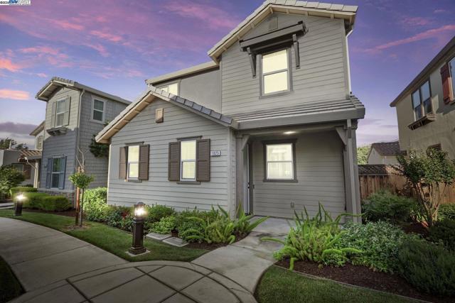1025 S Fowler Ln, Mountain House CA: https://media.crmls.org/mediaz/05305afa-bd72-44a0-b9af-ffe2a6556136.jpg