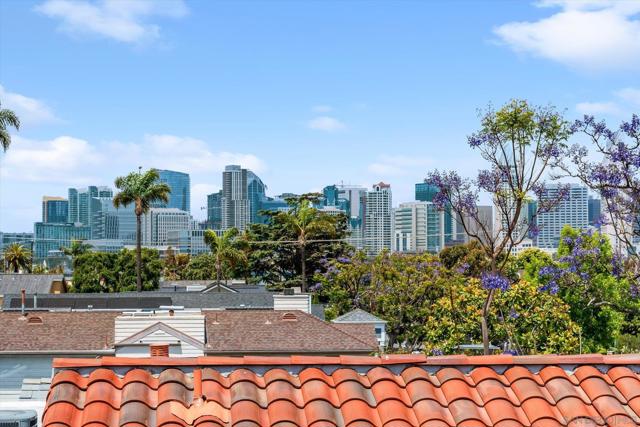 260 H Avenue, Coronado CA: https://media.crmls.org/mediaz/0530f623-f1cd-434d-8c98-e2f78671d49d.jpg