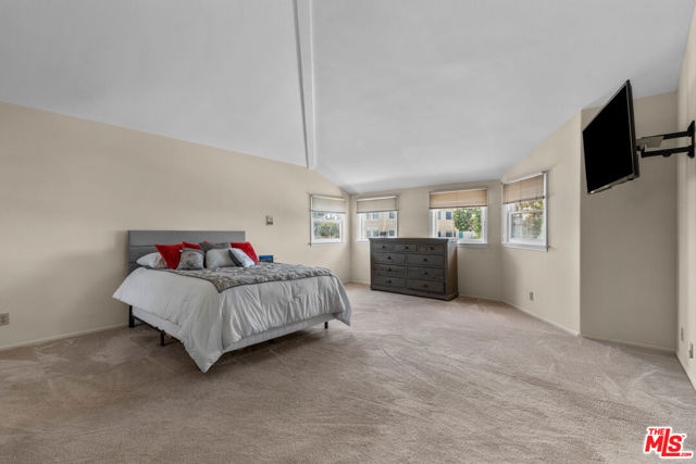 5317 Angeles Vista Boulevard, View Park CA: https://media.crmls.org/mediaz/05327201-bca7-404b-8bef-944a0cc1a6de.jpg