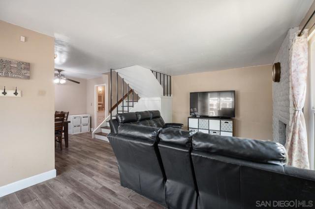 10155 Caminito Volar, San Diego CA: https://media.crmls.org/mediaz/0533ae1b-a023-416c-8bb6-73bedb0e17b6.jpg