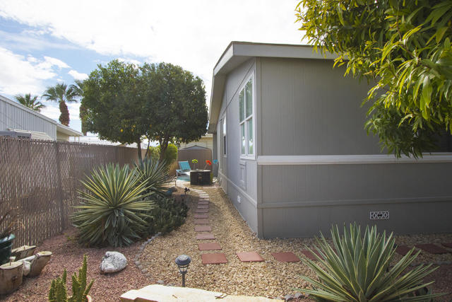 Image 16 of 48 For 14777 Palm Drive  8