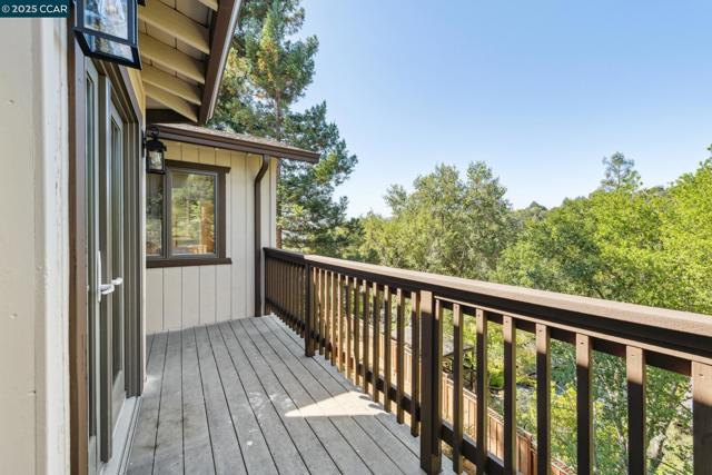 1149 Camino Vallecito, Lafayette CA: https://media.crmls.org/mediaz/0536f171-ce50-4197-89dd-4a0c569aae67.jpg