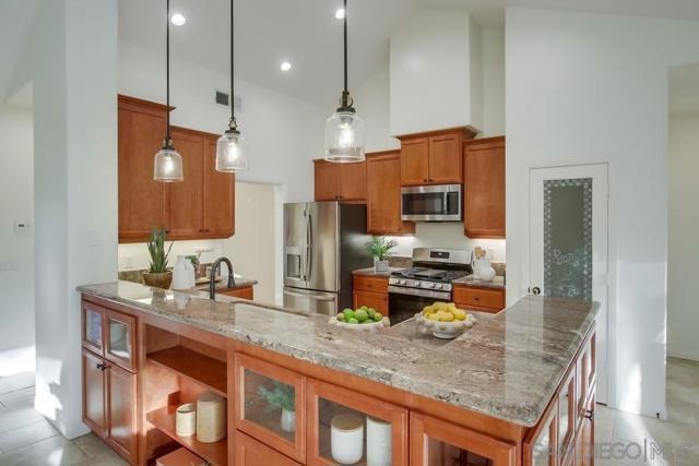 14590 Kent Hill Way, Poway CA: https://media.crmls.org/mediaz/05372139-4df2-4d16-8146-0a1dbec0e23f.jpg
