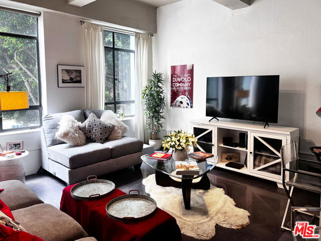 849 S Broadway, Los Angeles CA: https://media.crmls.org/mediaz/05375394-7384-44d2-8d46-1584c88d120e.jpg
