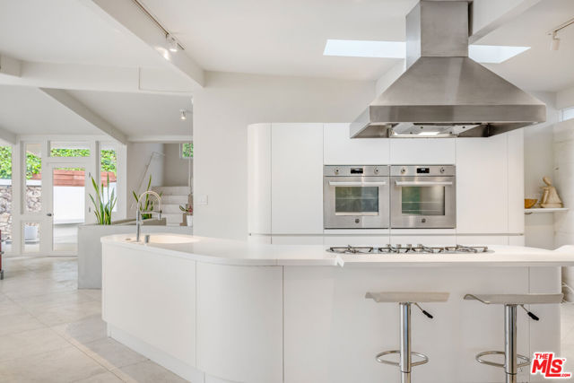 3027 Franklin Canyon Drive, Beverly Hills CA: https://media.crmls.org/mediaz/0537818f-ad7e-4ec1-9b06-d514e3a38653.jpg