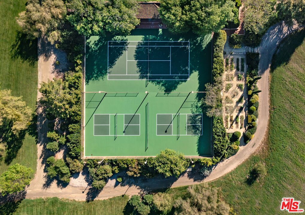 https://media.crmls.org/mediaz/0537e885-580c-47de-a942-158614db9325.jpg?preset=X-Large