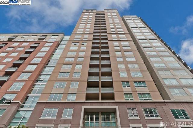 400 Beale St, San Francisco CA: https://media.crmls.org/mediaz/0537ee9f-30b8-48f8-8717-9ffd592ab44b.jpg