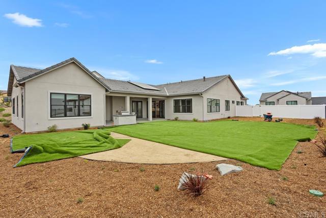 1219 Stonemark place, Vista CA: https://media.crmls.org/mediaz/0538000d-5724-488c-95d3-909f7711881a.jpg