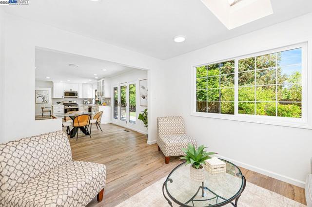 954 Crellin Rd, Pleasanton CA: https://media.crmls.org/mediaz/05388b31-e231-44b9-809f-98aae9986b5e.jpg