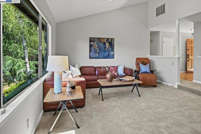 11110 Monan St, Oakland CA: https://media.crmls.org/mediaz/05391c25-4f02-4d4f-8a5a-459822d24d02.jpg