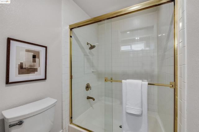 2802 Jones Gate Ct, Pleasanton CA: https://media.crmls.org/mediaz/053975ec-1fb8-4220-a1bd-af5aa5a033bd.jpg