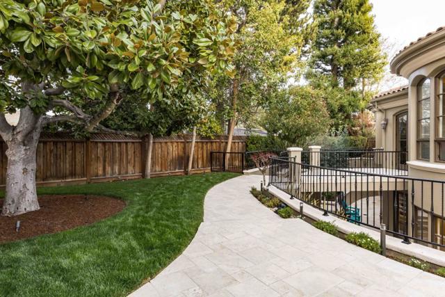 8 Reyna Place, Menlo Park CA: https://media.crmls.org/mediaz/0539b357-f559-41d8-955d-8285a939955d.jpg
