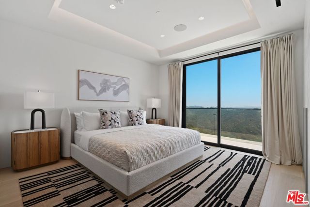 2180 Stradella Road, Los Angeles CA: https://media.crmls.org/mediaz/053a49cc-047c-4f6f-99e6-aab1309db346.jpg