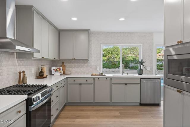 Detail Gallery Image 14 of 34 For 2868 Amber Wood Pl, Thousand Oaks,  CA 91362 - 4 Beds | 2/1 Baths