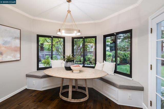3284 Blackhawk Meadow Dr, Danville CA: https://media.crmls.org/mediaz/053a803b-e773-45bb-9bbf-cf9f3fa19d04.jpg