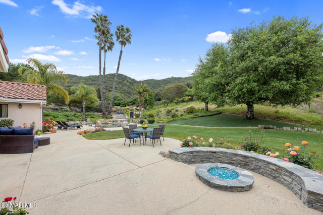 790 Spring Canyon Place, Thousand Oaks CA: https://media.crmls.org/mediaz/053a88b9-e3b3-4742-a9ba-aeb352a692fa.jpg
