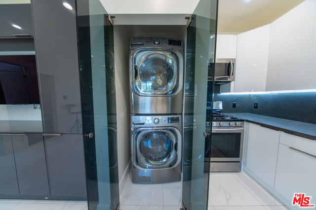 5346 Buffalo Avenue, Sherman Oaks CA: https://media.crmls.org/mediaz/053ac7df-c803-4eec-9ab0-b702d7beb700.jpg