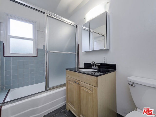 1217 North Crescent Heights Boulevard, B photo 9