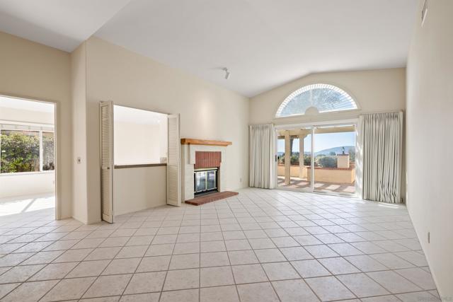 18113 Calle Estepona, San Diego CA: https://media.crmls.org/mediaz/053c0fdd-5a2e-41c8-8ce2-bb2a4d07b604.jpg