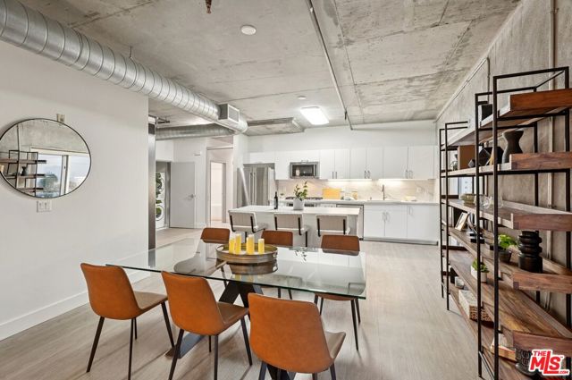 645 W 9th Street, Los Angeles CA: https://media.crmls.org/mediaz/053c95c0-f11d-4607-ac08-365aa57c9ced.jpg